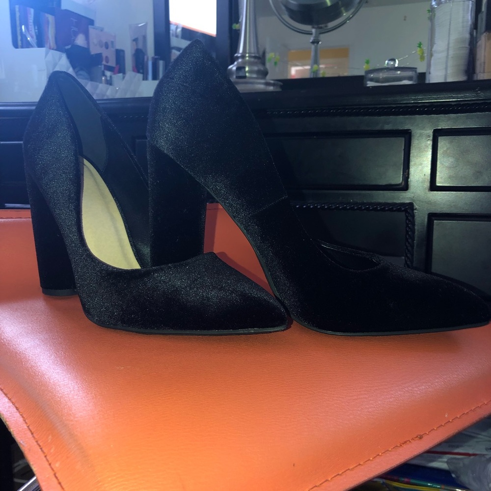 Black velvet pumps